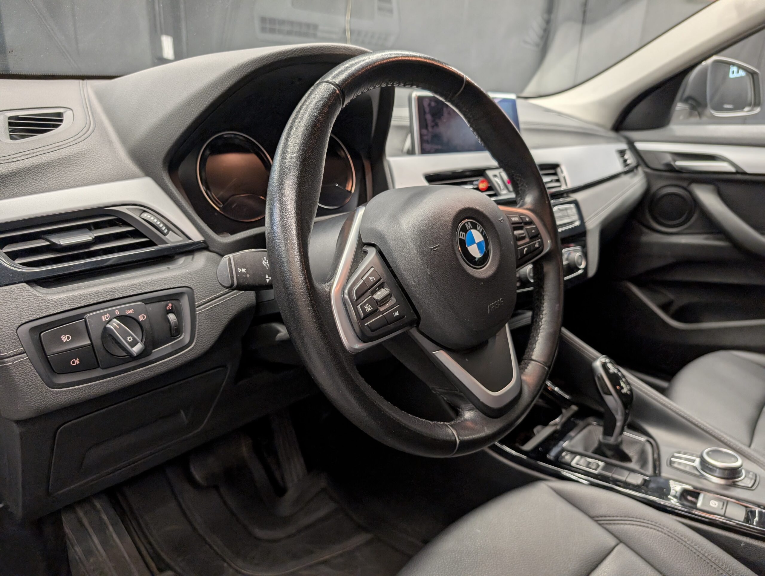 BMW X2 SDRIVE 18ia MPFI 2023 - Image 9
