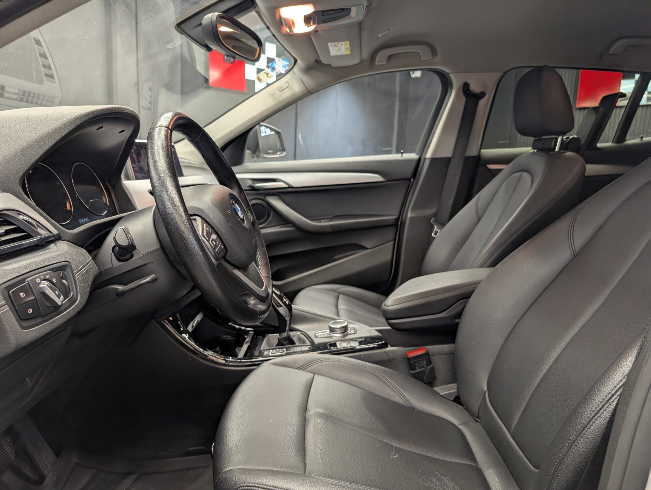 BMW X2 SDRIVE 18ia MPFI 2023 - Image 11