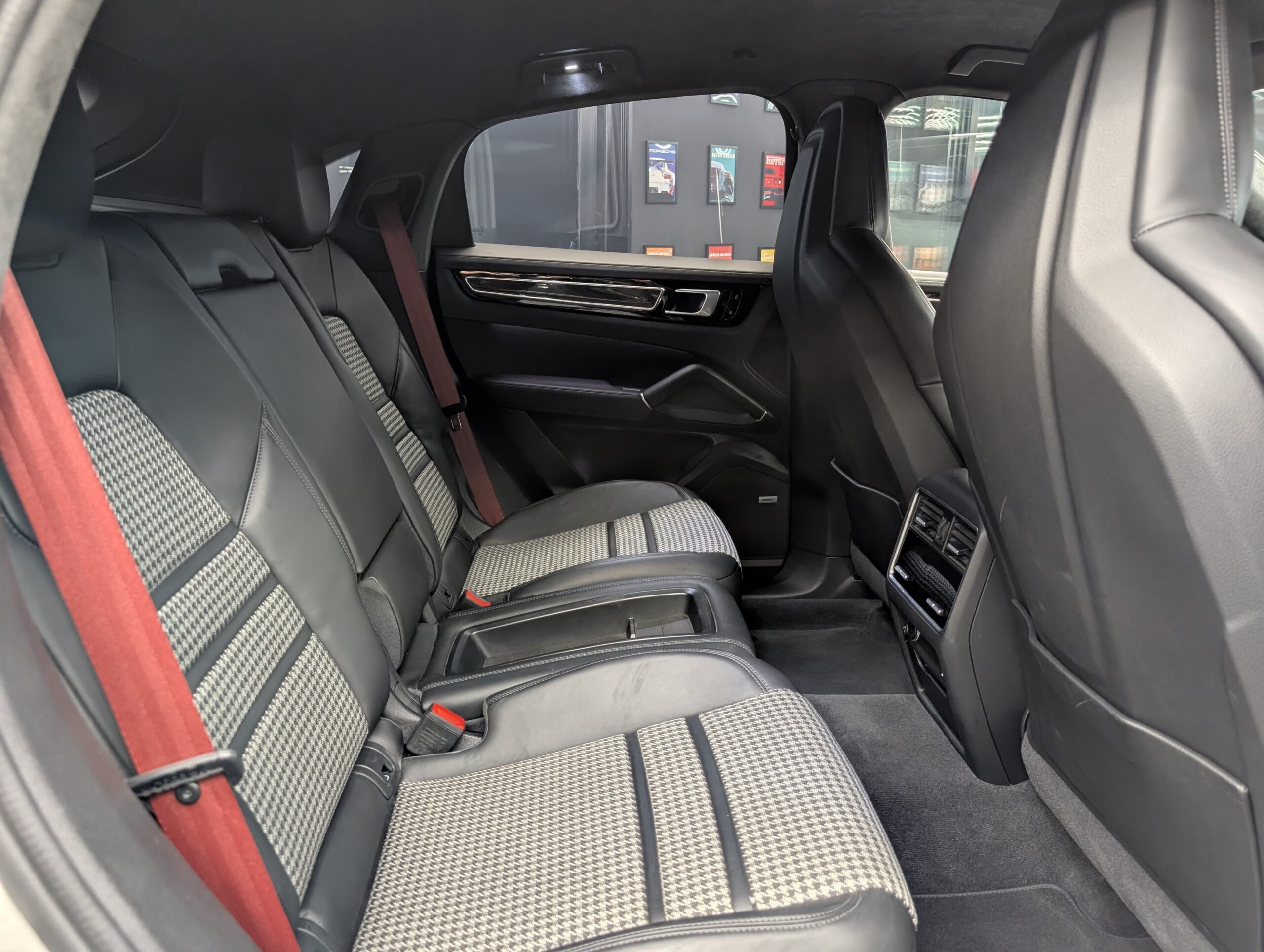 PORSCHE CAYENNE GTS COUPÉ 2021 - Image 16