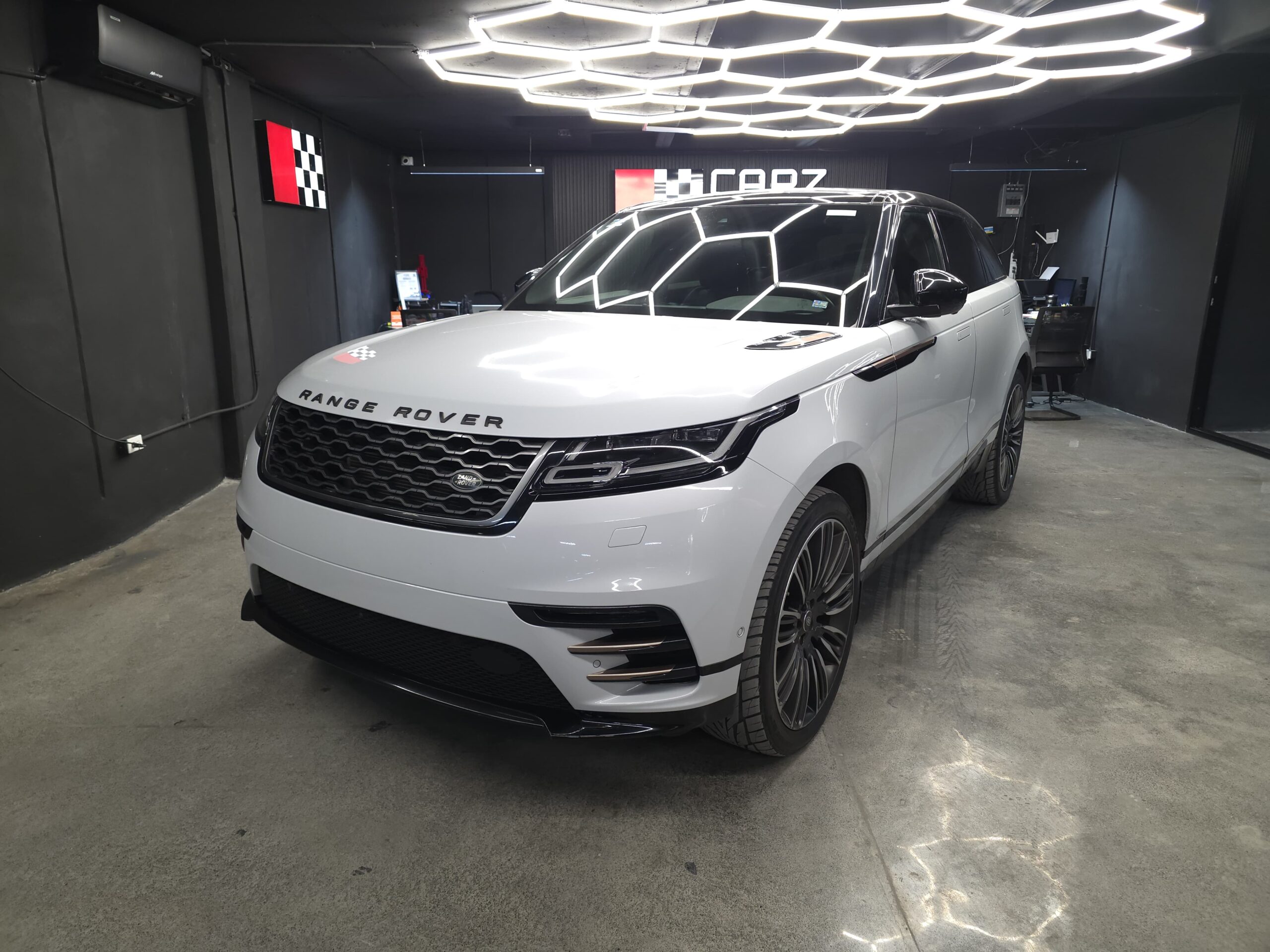RANGE ROVER VELAR P300 R-DYNAMIC 2019