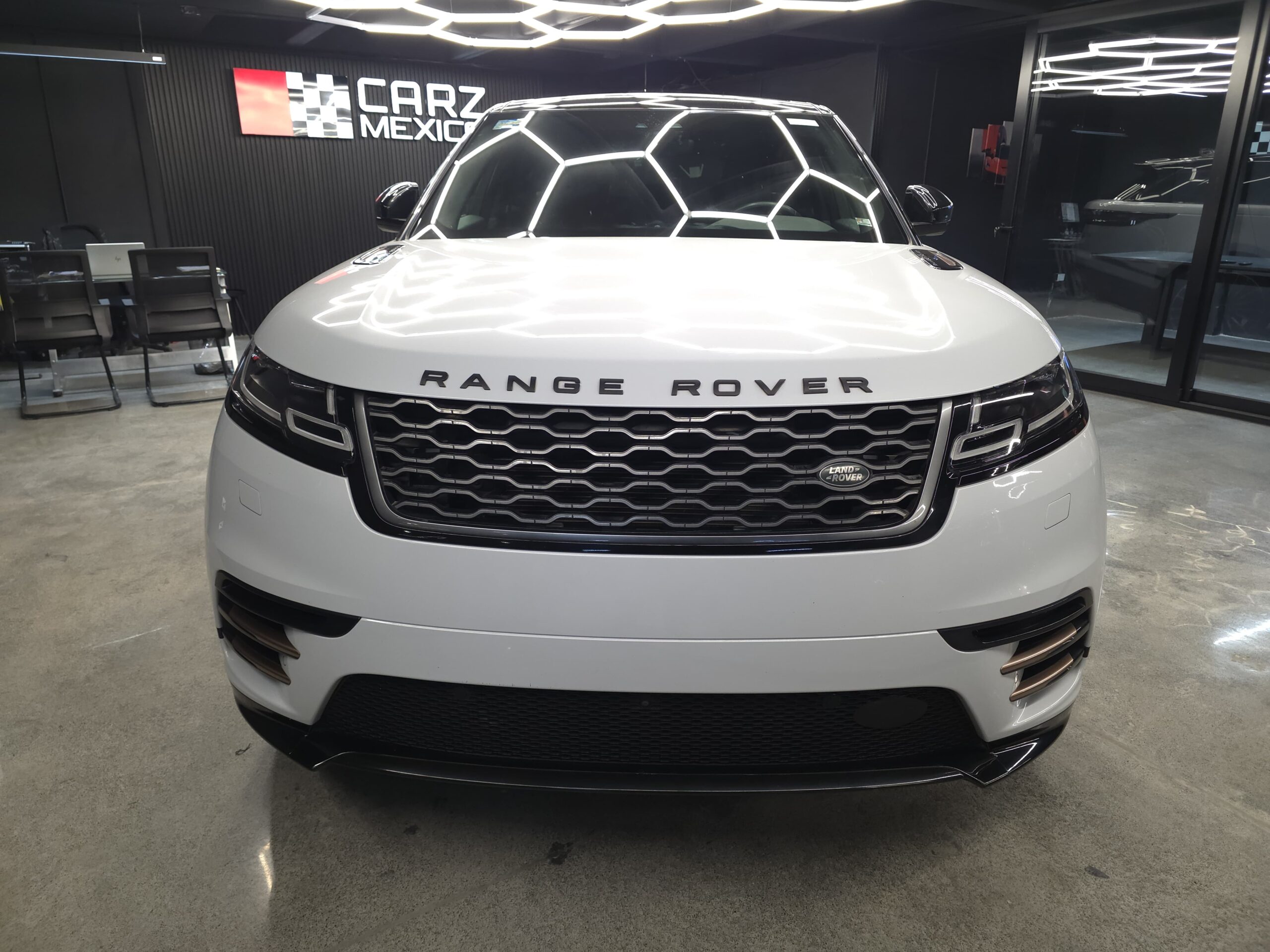 RANGE ROVER VELAR P300 R-DYNAMIC 2019 - Image 8