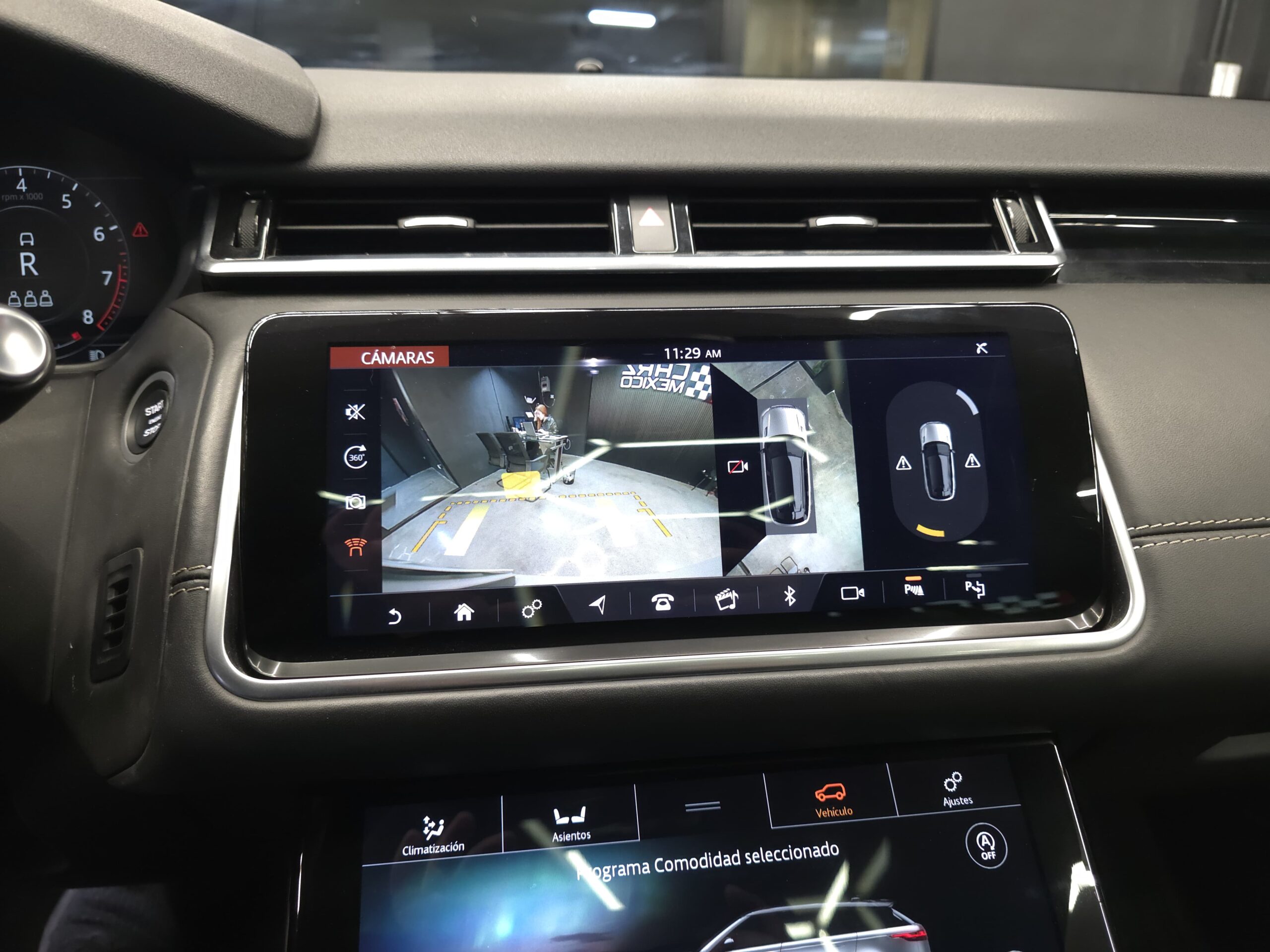 RANGE ROVER VELAR P300 R-DYNAMIC 2019 - Image 17