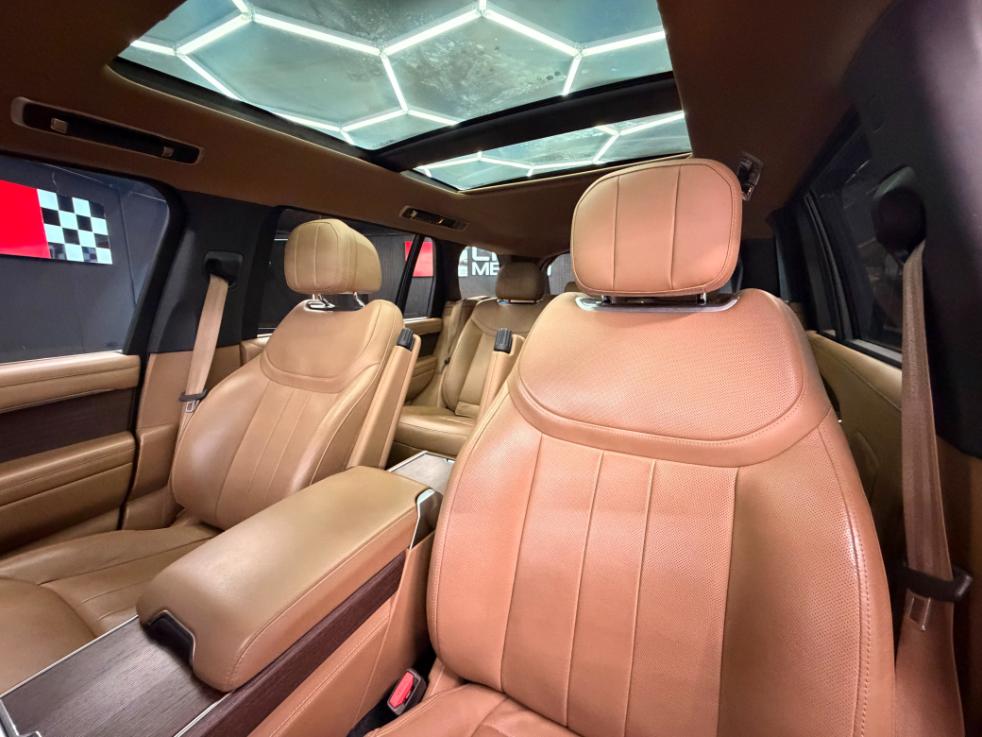 RANGE ROVER VOGUE AUTOBIOGRAPHY 4.4 P530 2023 - Image 9
