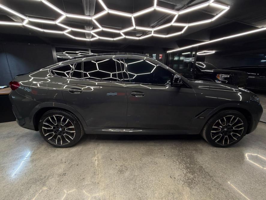 BMW X6 M60i 2024 - Image 6